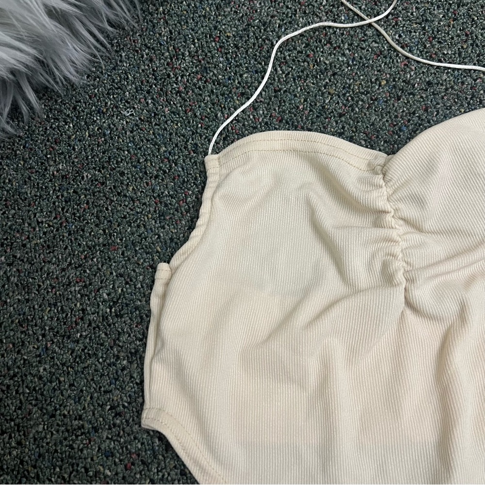 PRETTYLITTLETHING Nude Beige Front Ruched Ribbed Halter-neck Cropped Top Shirt S - Picture 12 of 16